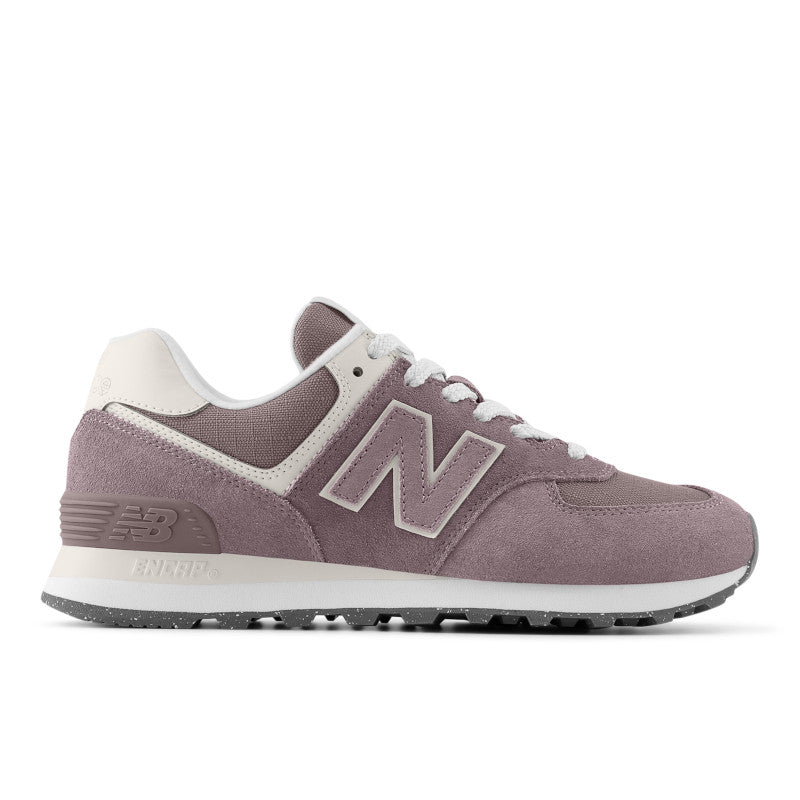 574 – New Balance Panama