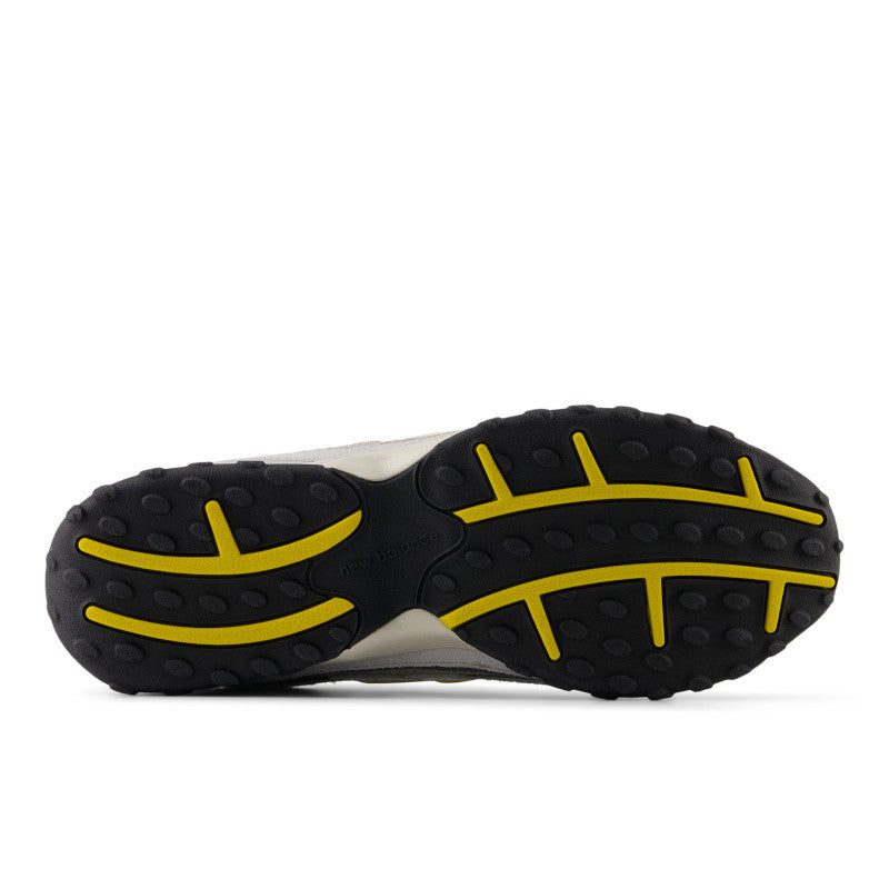 204L – New Balance Panama